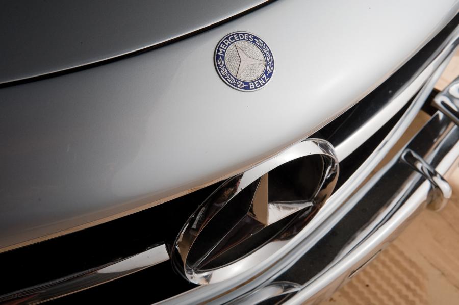  Mercedes-Benz 300 SL Roadster 1961 года  (фото 15 из 30)